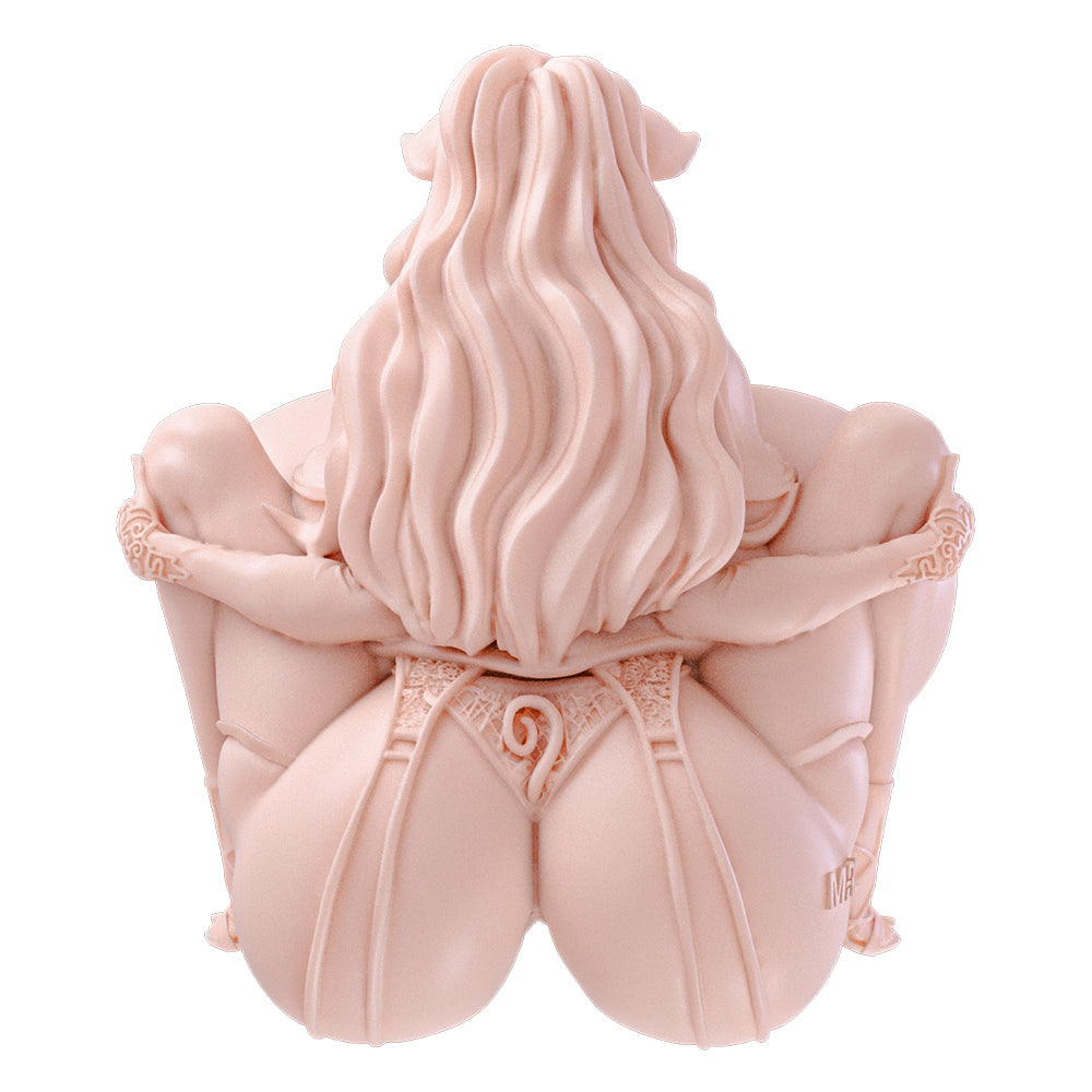Back view showing Big Nomi’s curvy booty